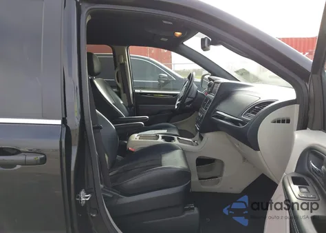 2019 Dodge Grand Caravan Sxt z USA, uszkodzony, nr VIN 2C4RDGCG8KR743866